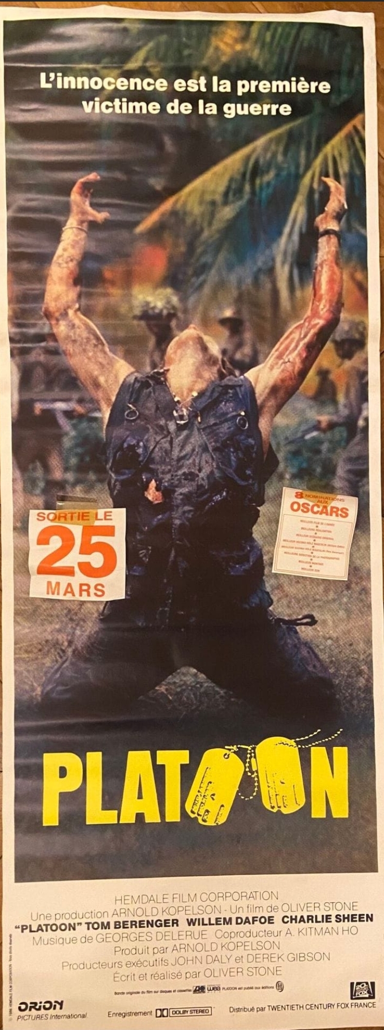 Affiche cinéma originale du film Platoon (1986) réalisé par Oliver Stone, drame de guerre sur le conflit vietnamien.Original movie poster for Platoon (1986), directed by Oliver Stone, iconic Vietnam War drama.