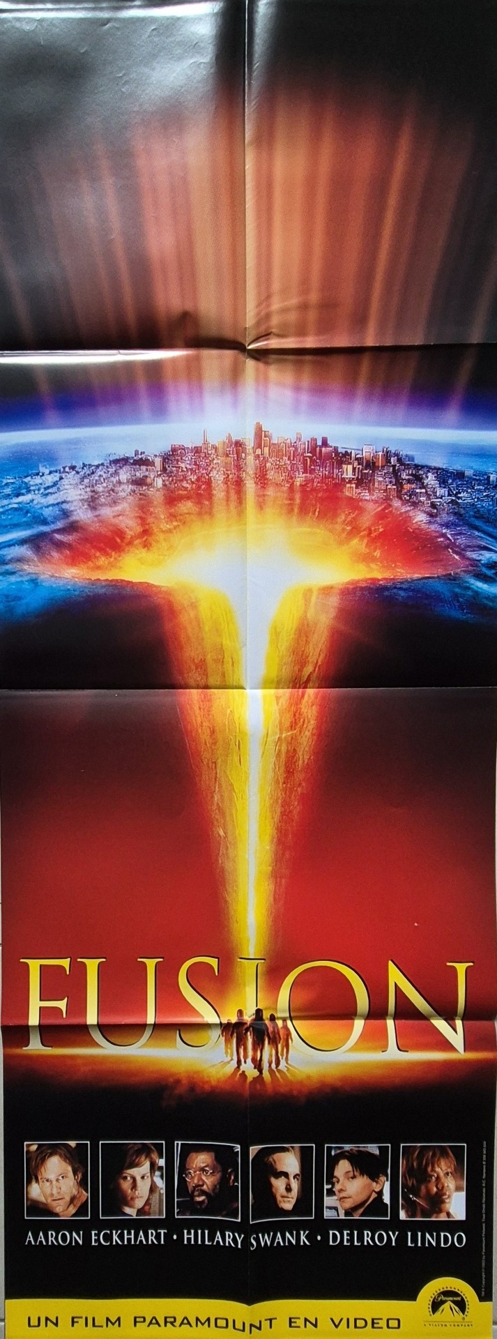 Affiche officielle du film catastrophe de science-fiction Fusion (The Core) réalisé par Jon Amiel, sorti en 2003.