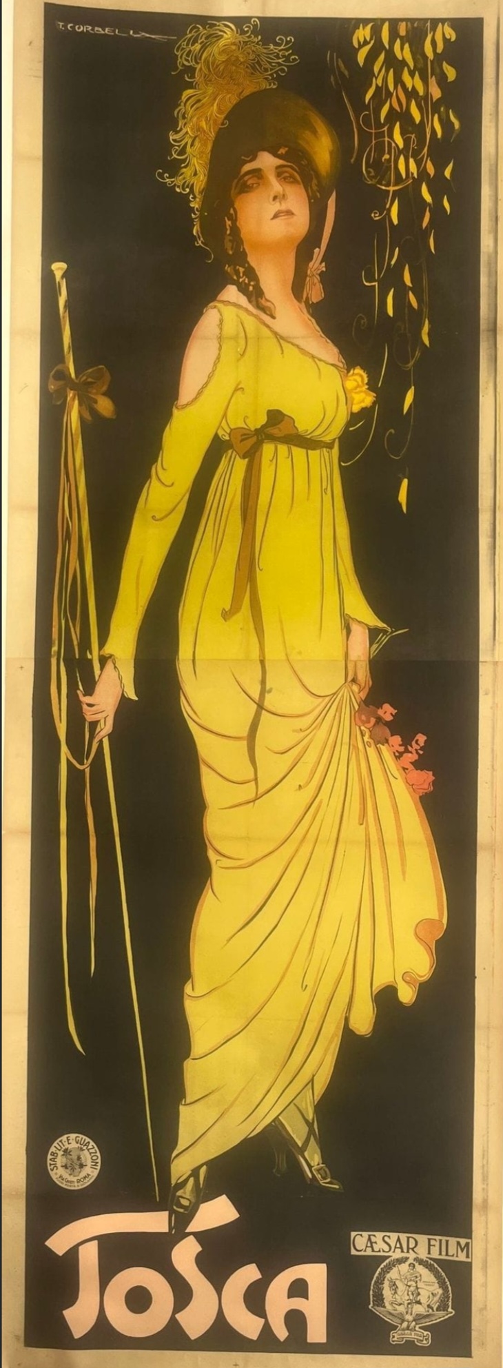 Affiche ancienne Tosca illustrée par T. Corbella représentant une femme en robe jaune dans un style Art nouveau, production Caësar Film. Vintage Tosca movie poster illustrated by T. Corbella featuring a woman in a yellow dress in Art Nouveau style, Caësar Film production.
